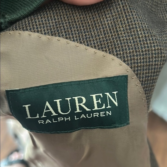 Brown Sport Coat with Notch Lapel and Classic Design - Picture 7 of 8